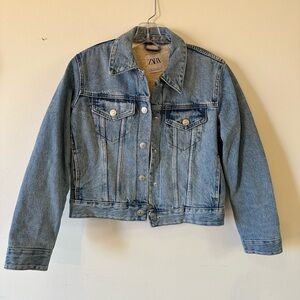 Zara women jean jacket warm winter lined Sherpa Size S

New without tags